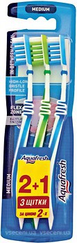 Фото Aquafresh Набор зубных щеток In-Between Clean средней жесткости 2+1 шт.