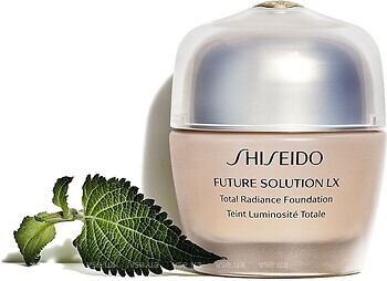 Фото Shiseido Future Solution LX Total Radiance Foundation SPF20 N4 Neutral 4