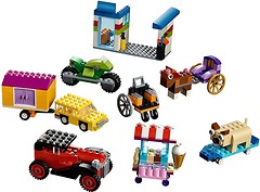 Фото LEGO Classic Кубики и колеса (10715)