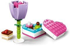 Фото LEGO Friends Коробка шоколада и цветов (30411)