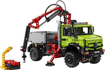Фото LEGO Technic Mercedes-Benz Unimog U 5023 с краном (42242)