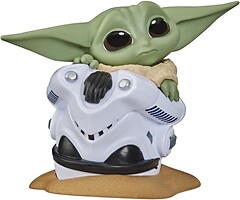 Фото Hasbro Star Wars Малыш Йода в шлеме Штурмовика (F1974/F1213)